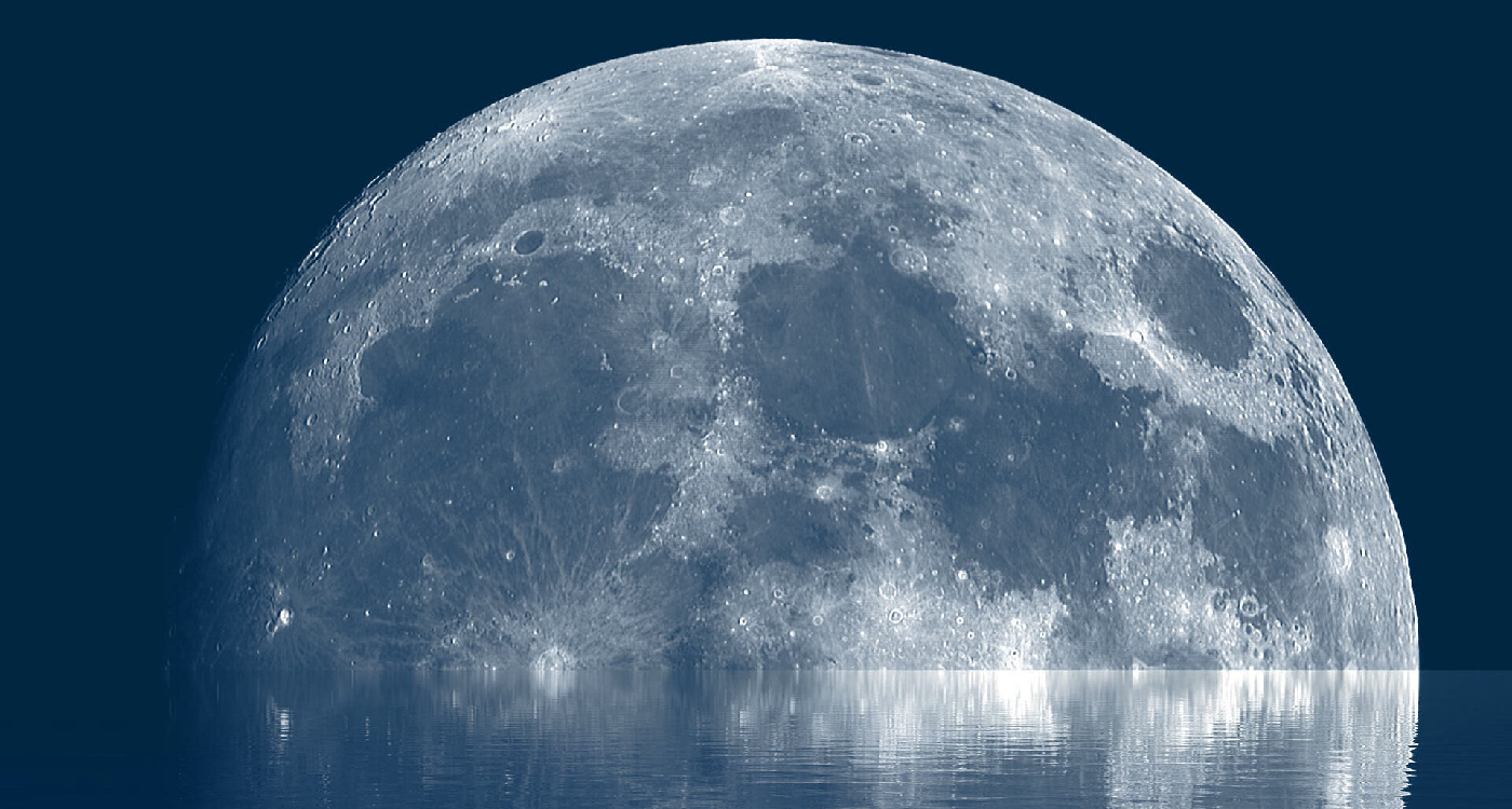 Луна вода притяжение. Вода Moon. Вода на Луне НАСА. Диона Спутник вода. Волки, вода, Луна.